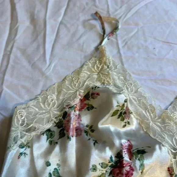 Victoria’s Secret Rose Scalloped Camisole Vintage Gold Label size M - Picture 2 of 5